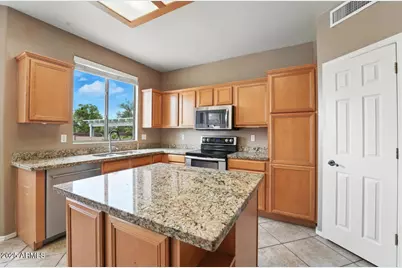 16916 W Northampton Road, Surprise, AZ 85374 - Photo 10