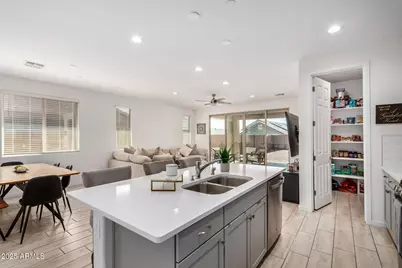 13319 W Red Range Way, Peoria, AZ 85383 - Photo 12