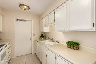 17058 N 106th Avenue, Sun City, AZ 85373 - Photo 6