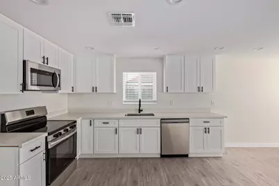 6713 N 56th Avenue, Glendale, AZ 85301 - Photo 2