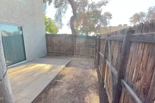 5902 W Golden Ln, Glendale, AZ 85302 - Photo 10