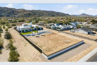 2305 E South Mountain Avenue, Phoenix, AZ 85042 - Photo 1