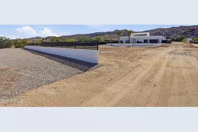 2305 E South Mountain Avenue, Phoenix, AZ 85042 - Photo 8