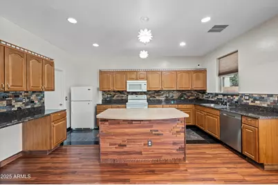 3232 W Saint Anne Avenue, Phoenix, AZ 85041 - Photo 4