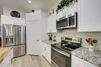 17929 W Buena Vista Drive, Surprise, AZ 85374 - Photo 8