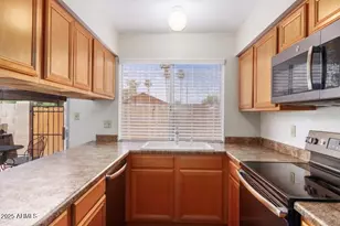 928 S Casitas Dr, Tempe, AZ 85281 - Photo 2