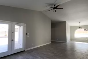 911 E Lovegrass Dr, San Tan Valley, AZ 85143 - Photo 4