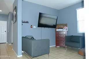 7347 W Hughes Dr, Phoenix, AZ 85043 - Photo 8