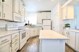 10810 N 91st Ave, Peoria, AZ 85345 - Photo 8