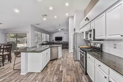 20855 N 88th Lane, Peoria, AZ 85382 - Photo 16