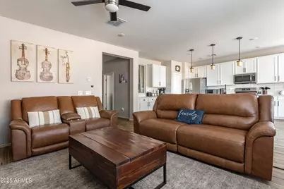 7039 N 84th Avenue, Glendale, AZ 85305 - Photo 4