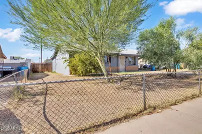 6516 W Cheery Lynn Road, Phoenix, AZ 85033 - Photo 18