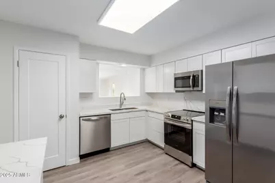 10166 W Cinnebar Avenue, Sun City, AZ 85351 - Photo 16