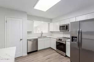 10166 W Cinnebar Ave, Sun City, AZ 85351 - Photo 16