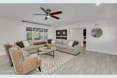 8247 E Devonshire Avenue, Scottsdale, AZ 85251 - Photo 2