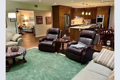 10009 W Pleasant Valley Road, Sun City, AZ 85351 - Photo 12