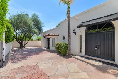 8712 N 68th Street, Paradise Valley, AZ 85253 - Photo 2