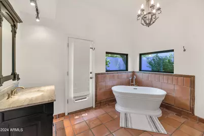 8712 N 68th Street, Paradise Valley, AZ 85253 - Photo 16