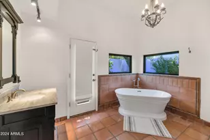 8712 N 68th St, Paradise Valley, AZ 85253 - Photo 16