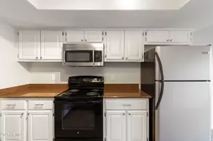 3201 N 38th St, Phoenix, AZ 85018 - Photo 14