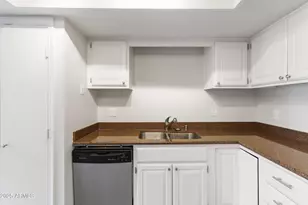 3201 N 38th St, Phoenix, AZ 85018 - Photo 16