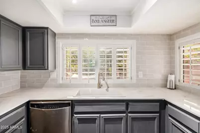 10449 N 9th Street, Phoenix, AZ 85020 - Photo 2