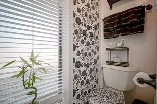 702 E Coral Gables Dr, Phoenix, AZ 85022 - Photo 14