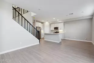 5822 E Zachary Dr, Phoenix, AZ 85054 - Photo 1