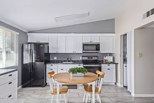 10612 W Oakmont Dr, Sun City, AZ 85351 - Photo 8