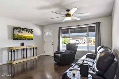 537 W Posada Avenue, Mesa, AZ 85210 - Photo 4