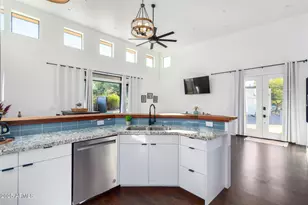 8325 E Wethersfield Rd, Scottsdale, AZ 85260 - Photo 12