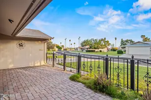 10114 W Royal Oak Rd, Sun City, AZ 85351 - Photo 4