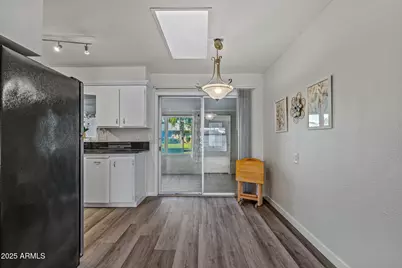 10114 W Royal Oak Road, Sun City, AZ 85351 - Photo 10