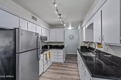 10114 W Royal Oak Road, Sun City, AZ 85351 - Photo 32
