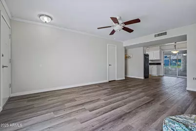 10114 W Royal Oak Road, Sun City, AZ 85351 - Photo 8