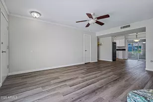 10114 W Royal Oak Rd, Sun City, AZ 85351 - Photo 8