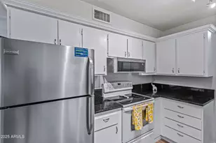 10114 W Royal Oak Rd, Sun City, AZ 85351 - Photo 12