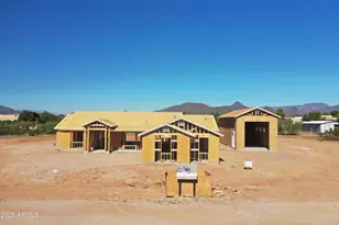 1686 E Creek Canyon Rd, Phoenix, AZ 85086 - Photo 1