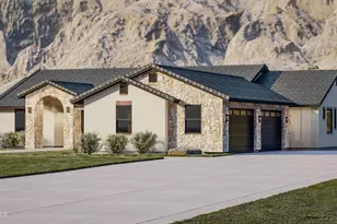 1686 E Creek Canyon Rd, Phoenix, AZ 85086 - Photo 2