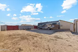 9382 W Tinajas Dr, Arizona City, AZ 85123 - Photo 16