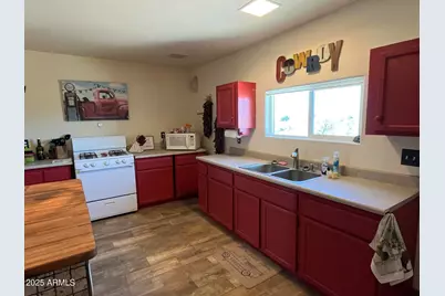 27230 S Coyote Trail, Congress, AZ 85332 - Photo 18
