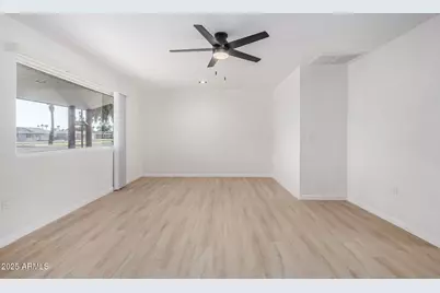 10076 W Peoria Avenue, Sun City, AZ 85351 - Photo 8