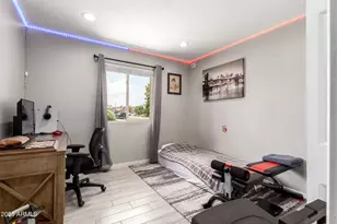 402 E Morrow Dr, Phoenix, AZ 85024 - Photo 16