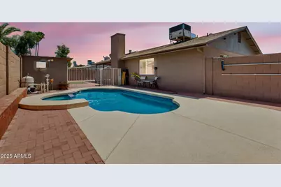 402 E Morrow Drive, Phoenix, AZ 85024 - Photo 2