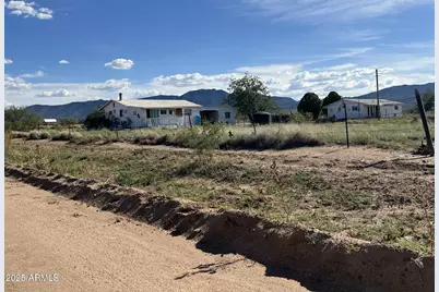 11 W Upton, Pearce, AZ 85625 - Photo 1