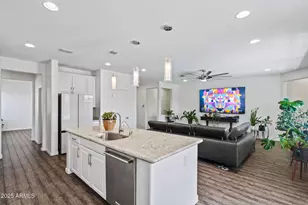 2929 W Amber Sun Dr, Phoenix, AZ 85085 - Photo 12