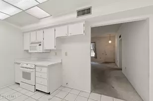 10072 W Lancaster Dr, Sun City, AZ 85351 - Photo 12