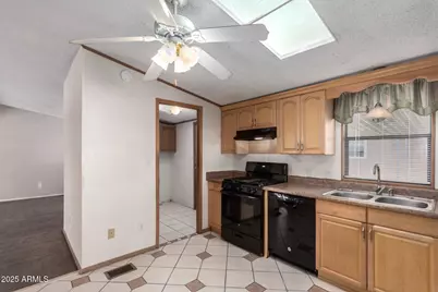 10955 N 79th Avenue #113, Peoria, AZ 85345 - Photo 16