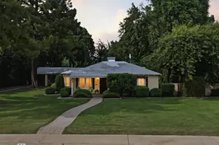 22 E 15th Street E, Tempe, AZ 85281 - Photo 1