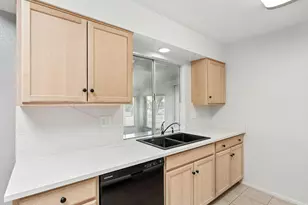 9525 W Cedar Hill Cir, Sun City, AZ 85351 - Photo 8